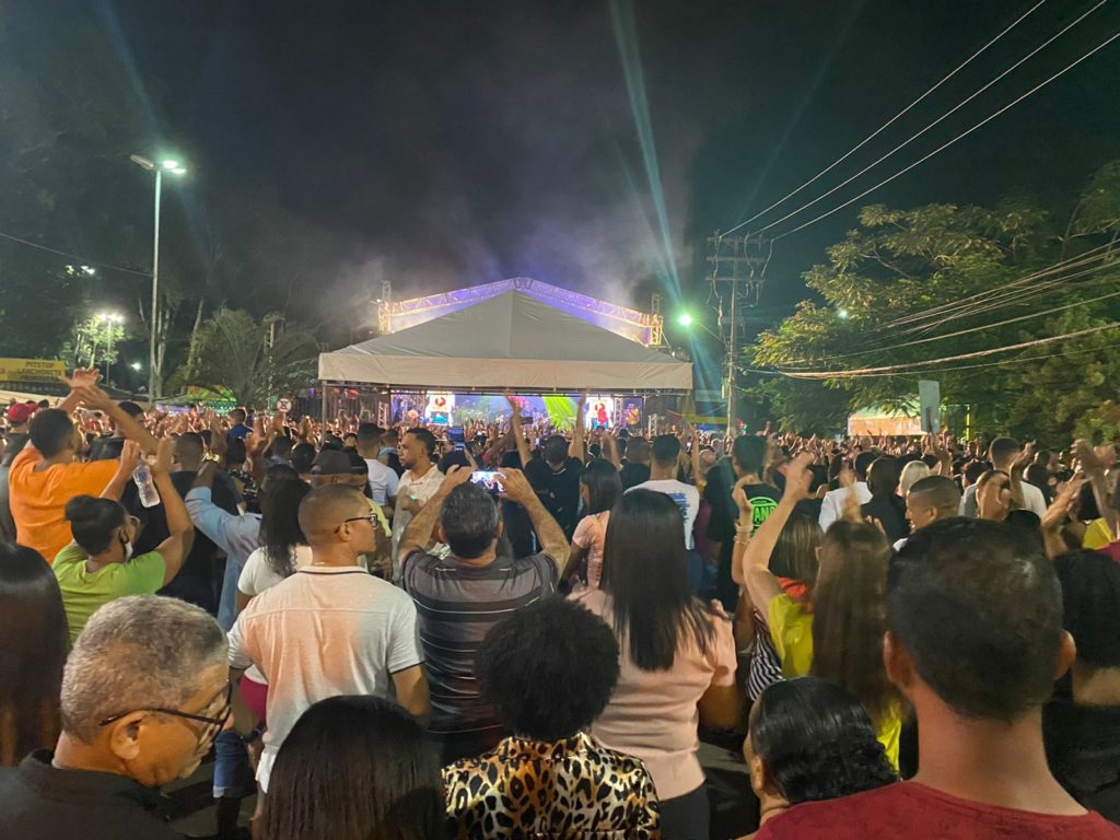 Praça Senador Temístocles recebe shows em comemoração ao Dia do Evangélico  e ao Dia da Bíblia - Prefeitura Municipal de Cruz das Almas