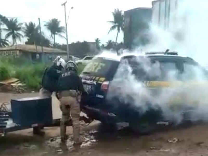 Foto de Homem Sendo Sufocado e mais fotos de stock de Sufocado